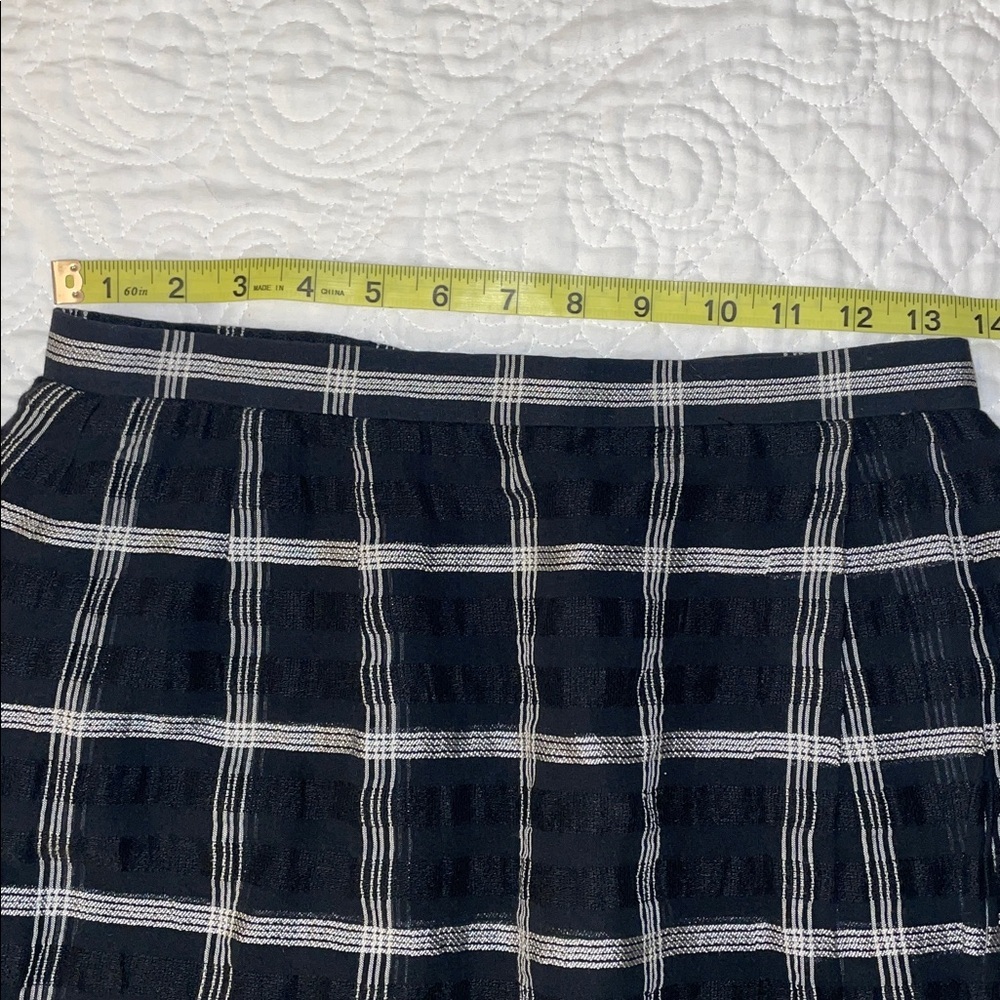 Vintage Carlisle Black & White Linen/Cotton blend mini wrap skirt. Lined. Size 6 - Picture 6 of 8